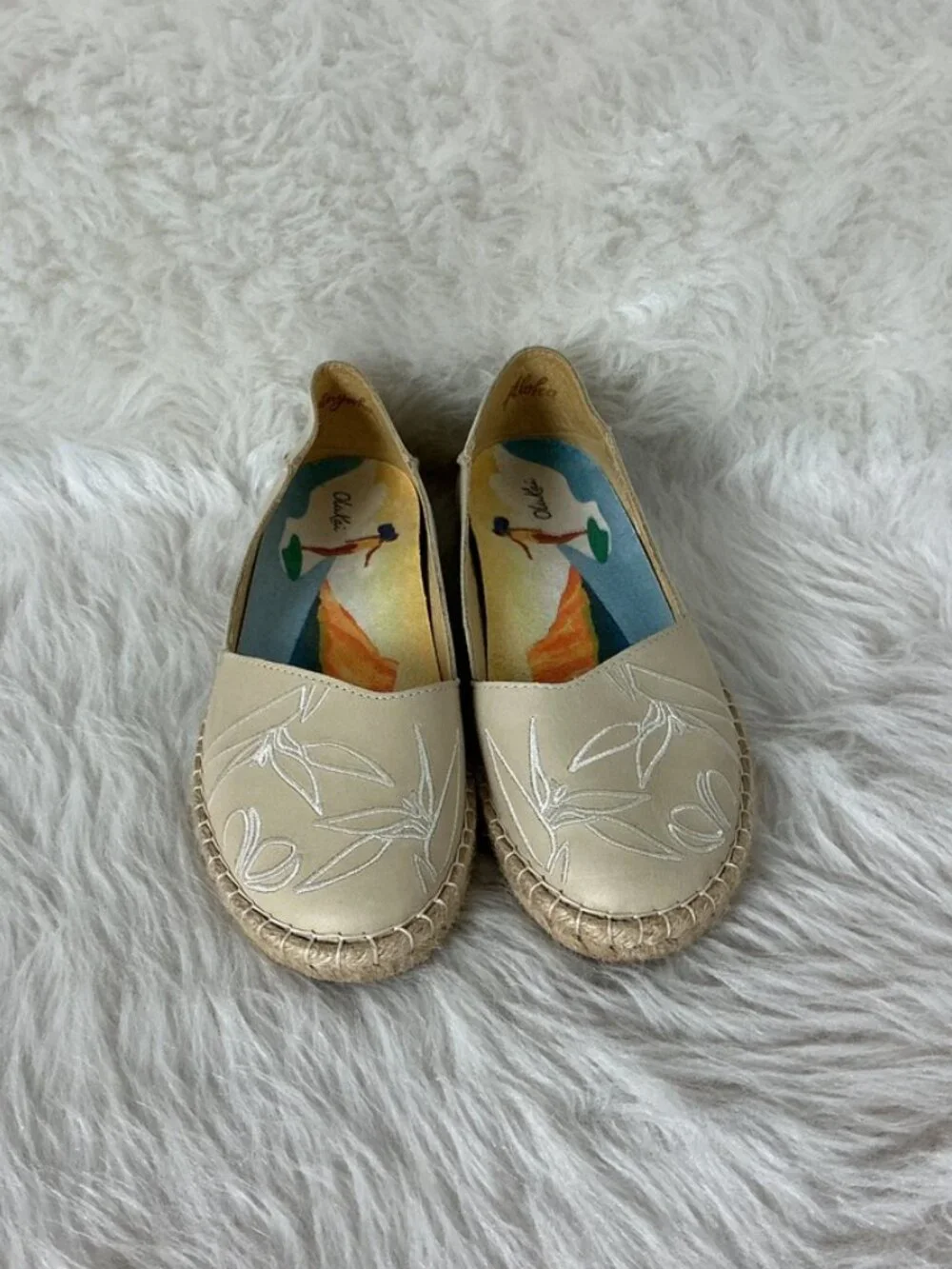 Olukai Cream Kaula Pa’a ILI Embroidered Leather Espadrilles Aloha Flats 7.5